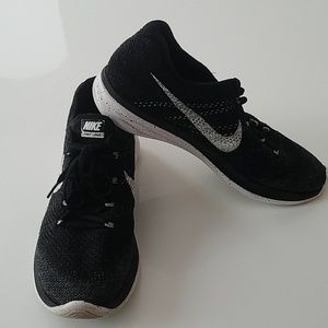 Nike FlyKnit 3 Athletic Shoes